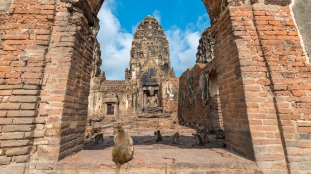 Phra Prang Sam Yot with monkeys